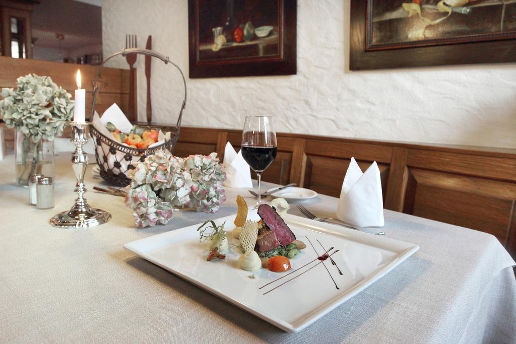 Hotel-Restaurant Roter Ochsen Lauchheim Экстерьер фото