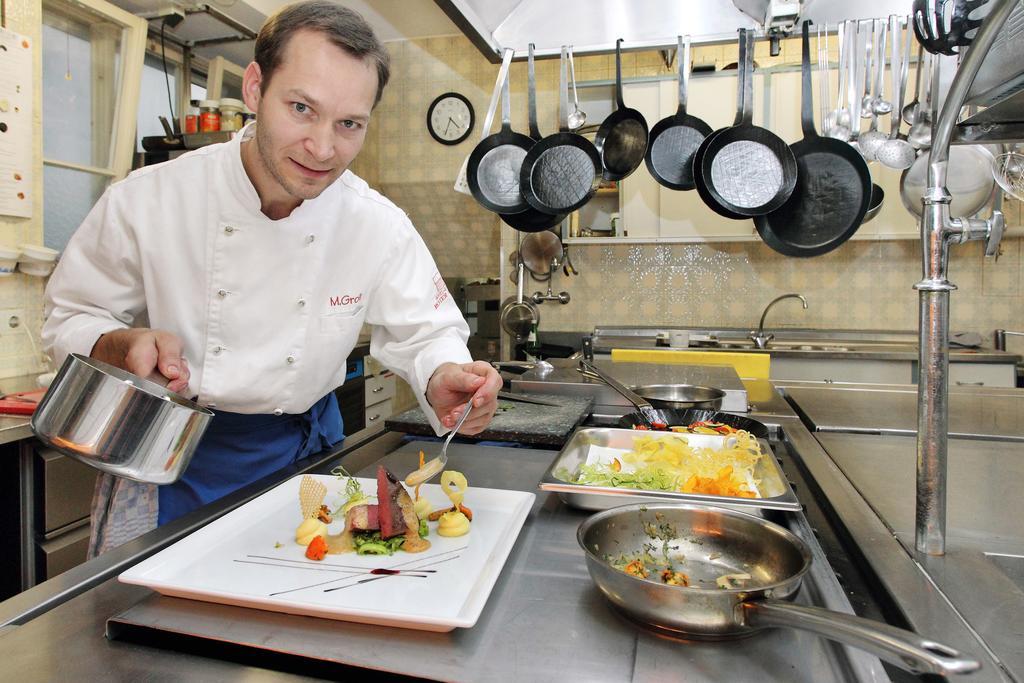 Hotel-Restaurant Roter Ochsen Lauchheim Экстерьер фото