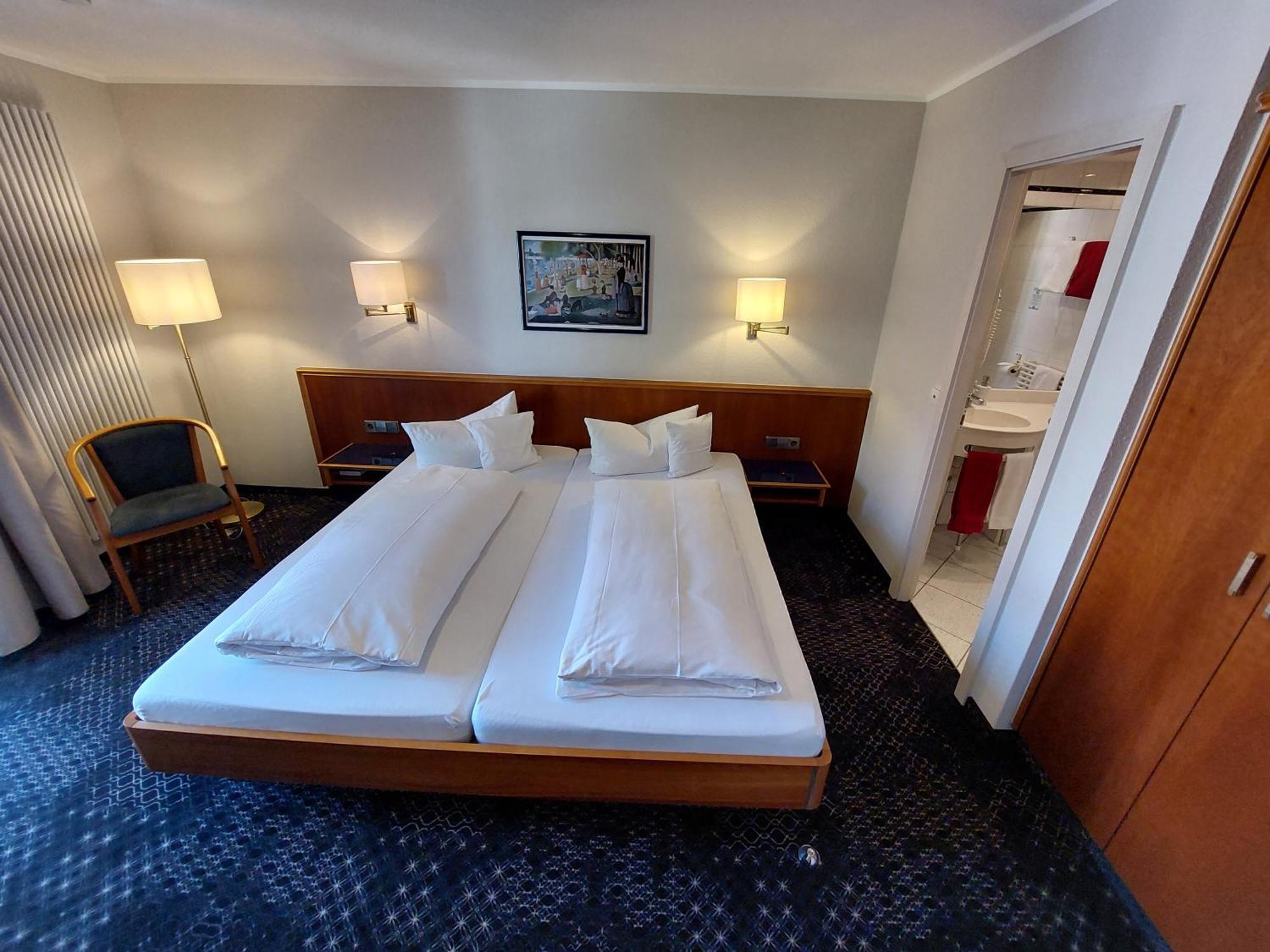 Hotel-Restaurant Roter Ochsen Lauchheim Экстерьер фото