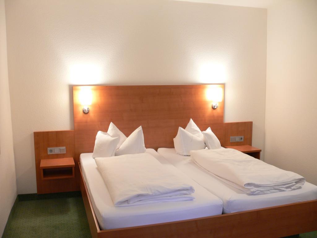 Hotel-Restaurant Roter Ochsen Lauchheim Экстерьер фото