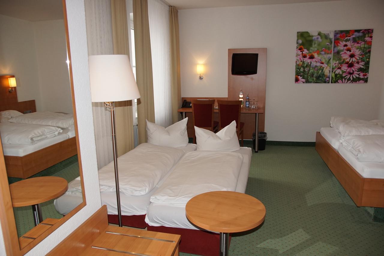 Hotel-Restaurant Roter Ochsen Lauchheim Экстерьер фото
