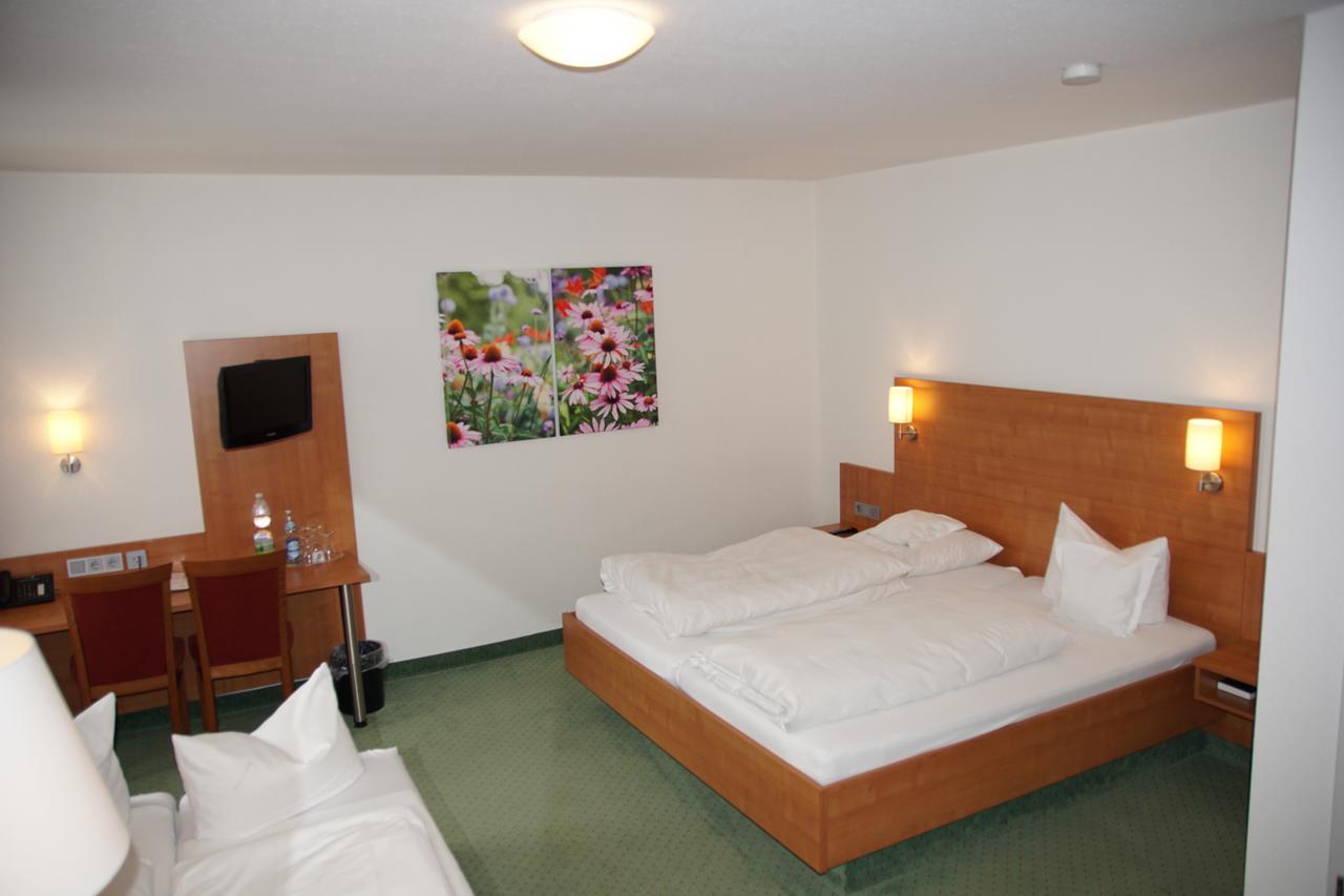 Hotel-Restaurant Roter Ochsen Lauchheim Экстерьер фото