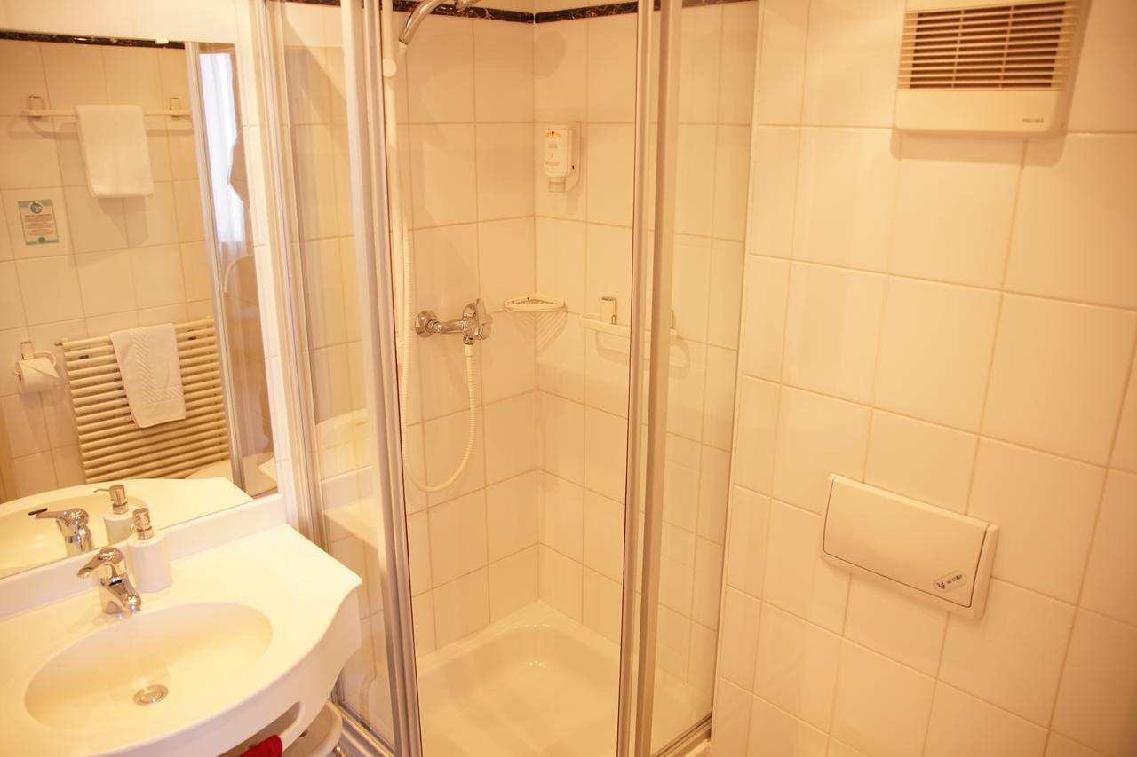 Hotel-Restaurant Roter Ochsen Lauchheim Экстерьер фото