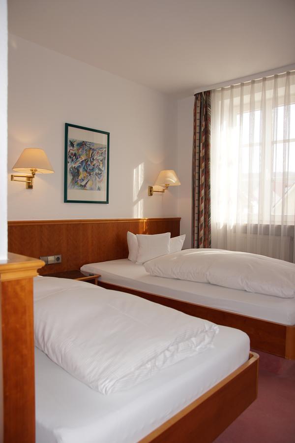 Hotel-Restaurant Roter Ochsen Lauchheim Экстерьер фото