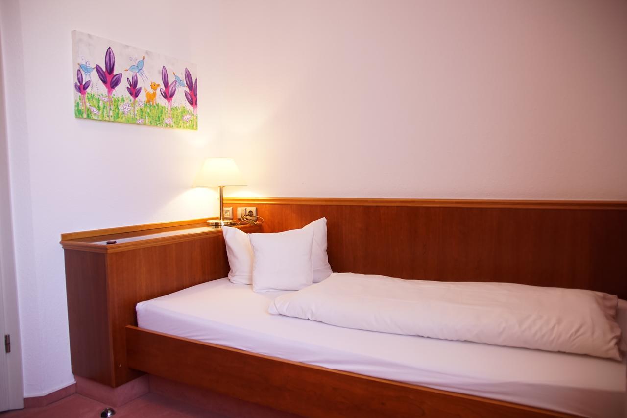 Hotel-Restaurant Roter Ochsen Lauchheim Экстерьер фото